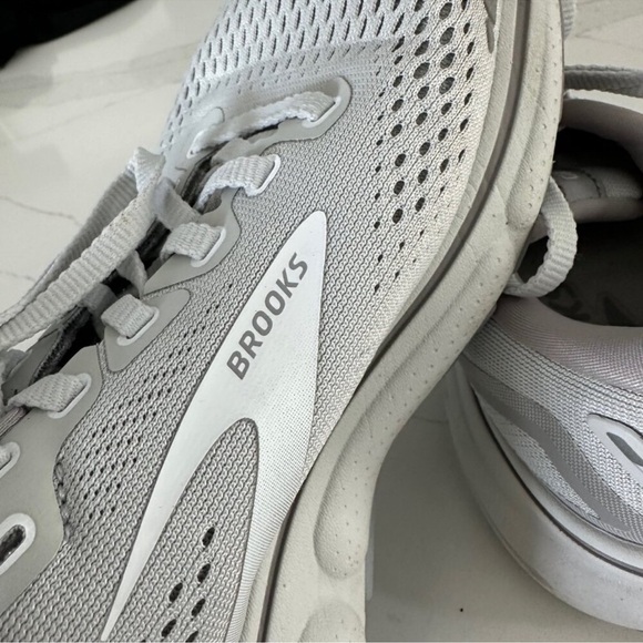 Brooks White Running Shoes - Picture 1 of 11